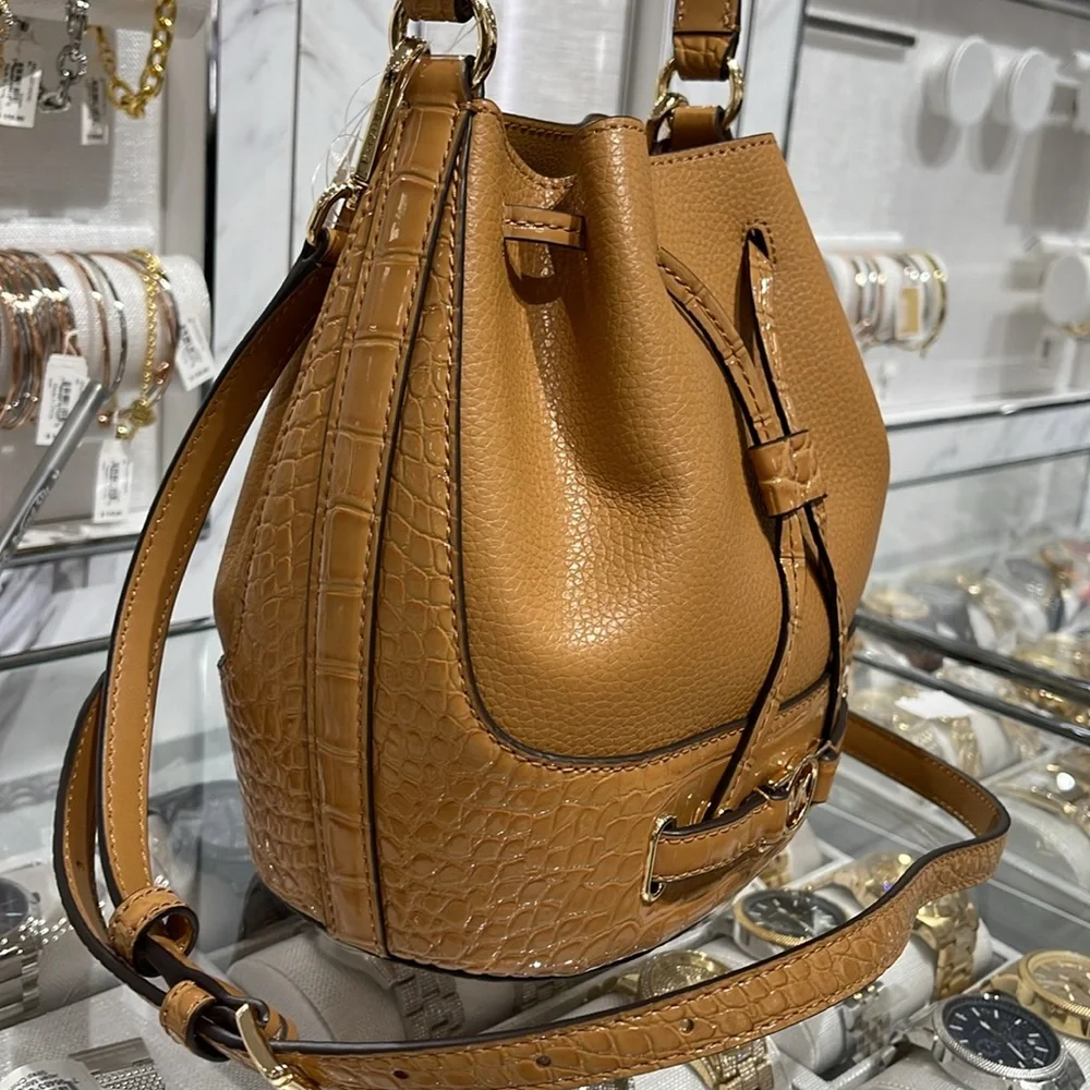 MICHAEL KORS Reed Medium Pebbled Leather Belted Bucket Messenger Satchel Crossb - Picture 3 of 16